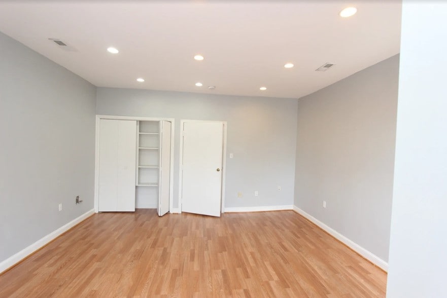 More Photos Of 303 Massachusetts Ave NE, Washington Office For Sale