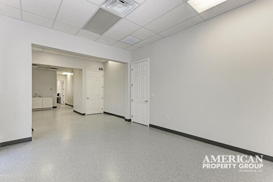 More Photos Of 5279-5283 Office Park Blvd, Bradenton Office For Sale