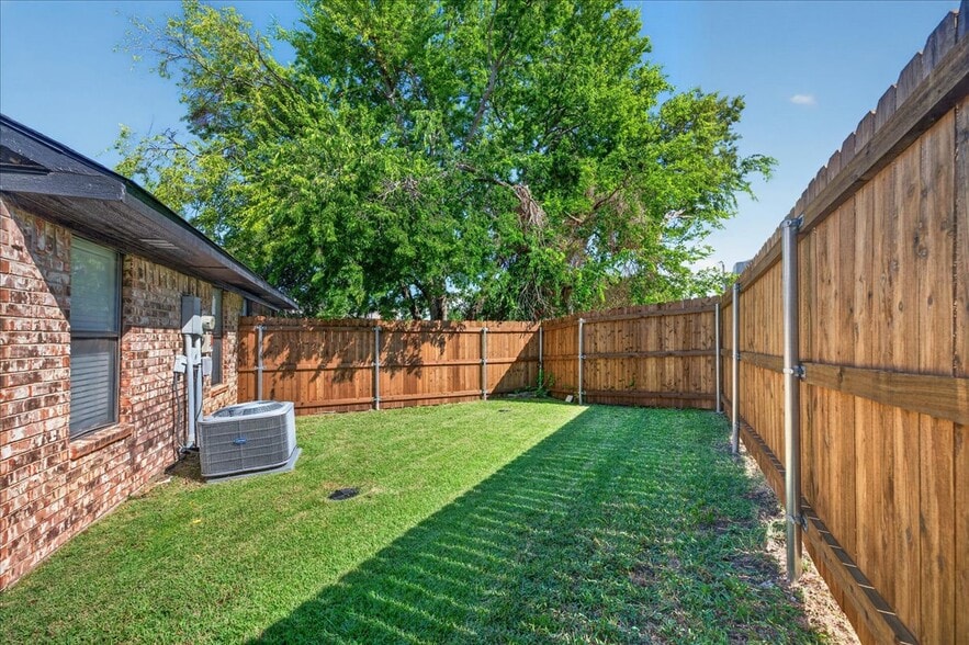 More Photos Of 210-212 Saint Marys Pl, Rockwall Apartments For Sale