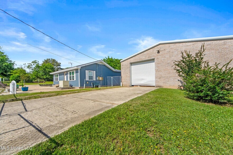 More Photos Of 2713 & 2717 15th Ave, Gulfport Light Distribution For Sale