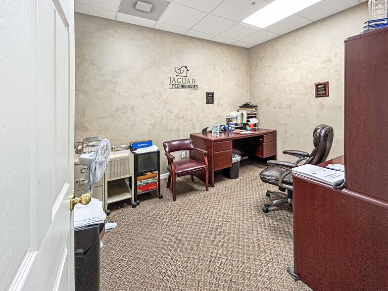 More Photos Of 1635 Farm Way, Middleburg Warehouse For Sale