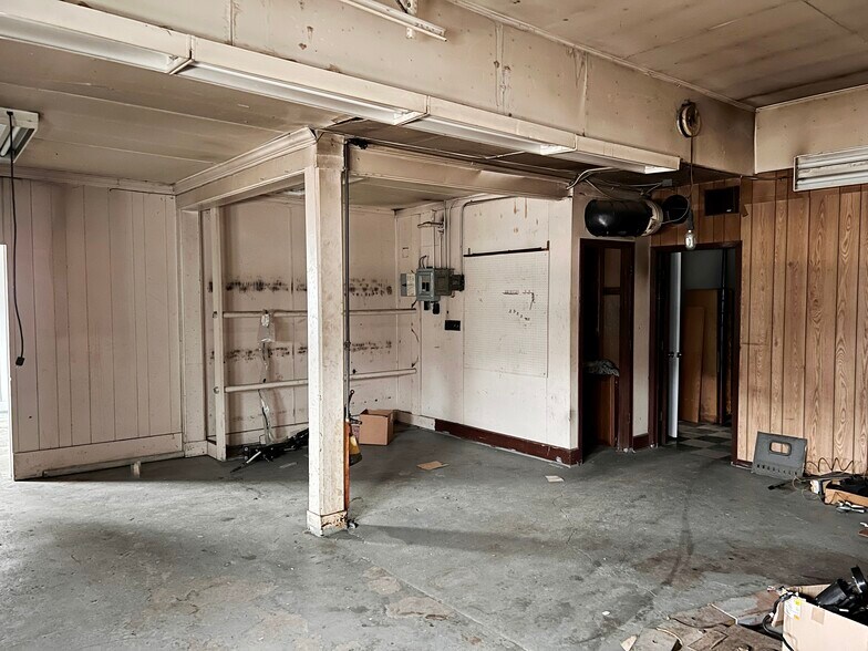 More Photos Of 22 Washington St, Brainerd Auto Dealership For Sale