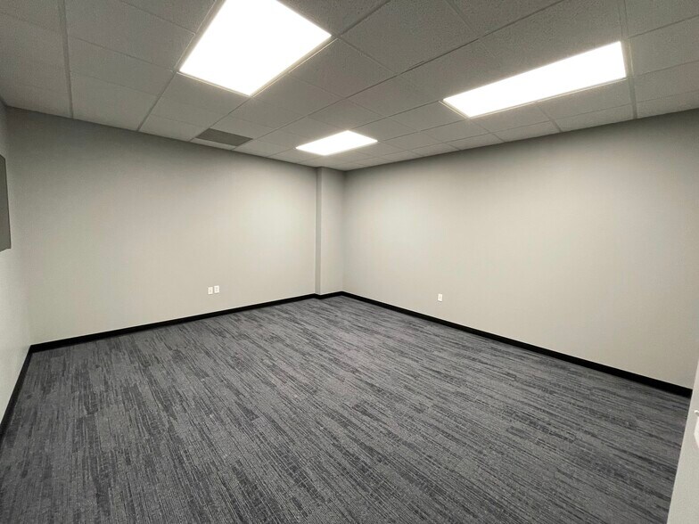 More Photos Of 412 Isaacks Ct, Humble Office For Lease