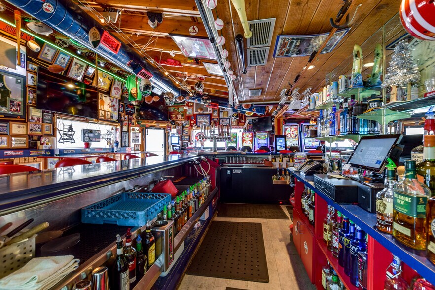 More Photos Of 10267 US Highway 14, Mazomanie Sports And Entertainment For Sale