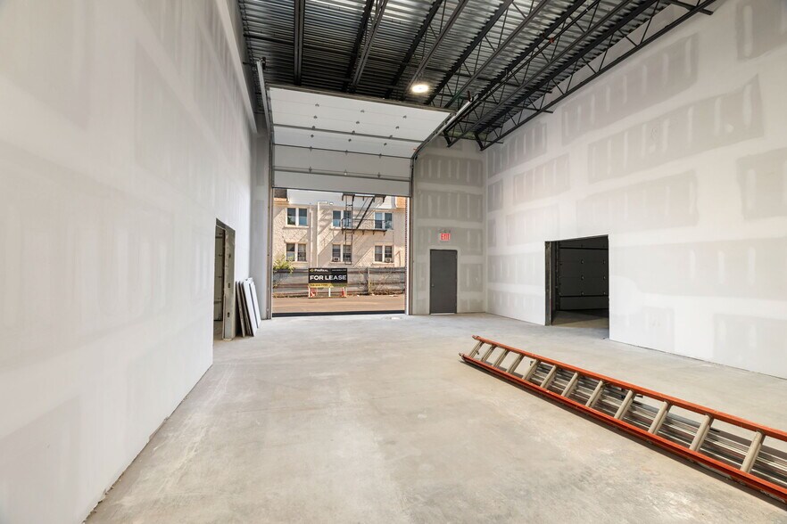 More Photos Of 209 South Ave, Staten Island Service For Lease