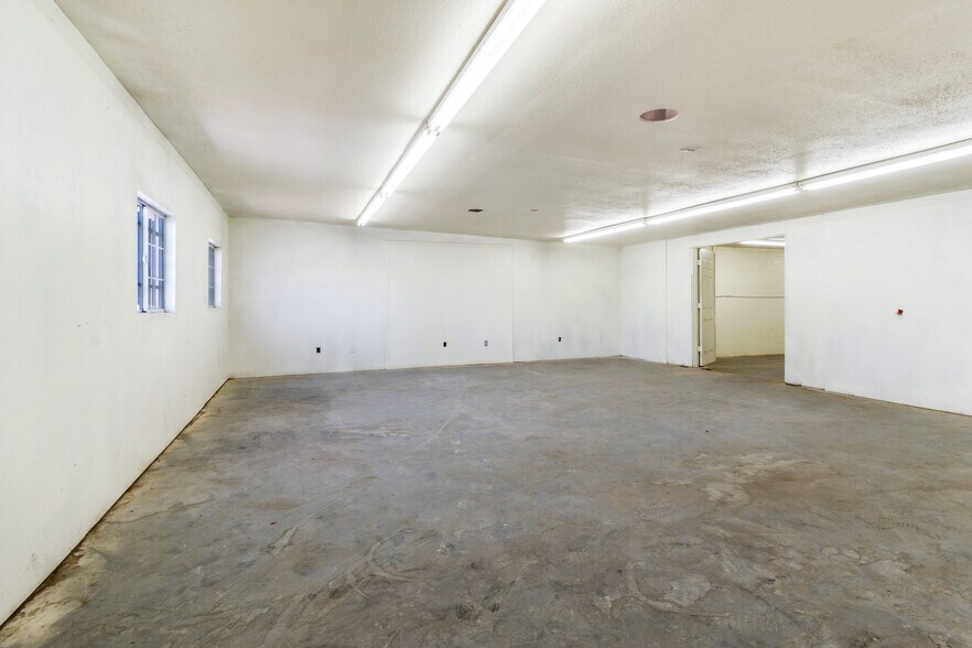More Photos Of 947 W Ramsey St, Banning Freestanding For Sale