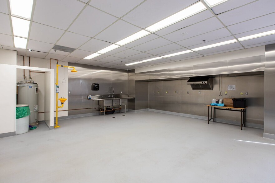 More Photos Of 20500 Nordhoff St, Chatsworth Research And Development For Sale