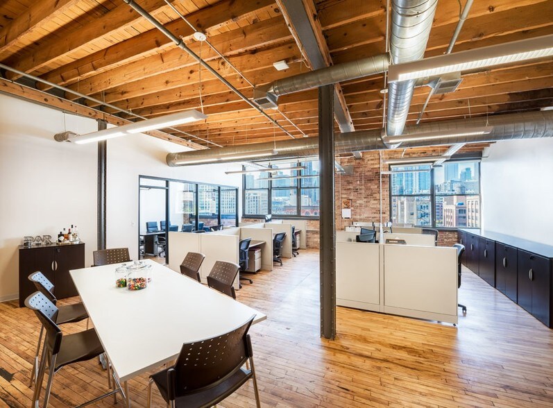 More Photos Of 213 W institute Pl, Chicago Loft Creative Space For Lease