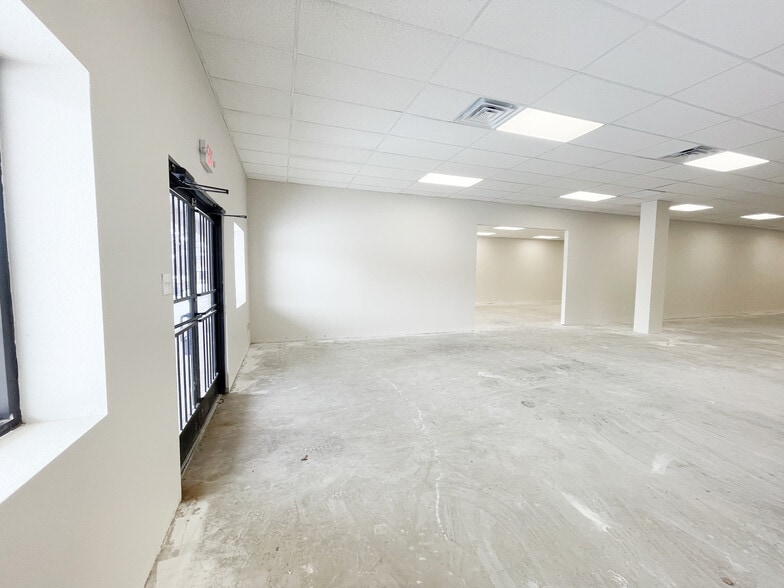 More Photos Of 6524- Slide Rd, Lubbock Unknown For Lease