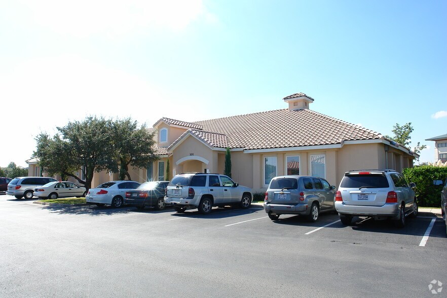 More Photos Of 19222 Stonehue, San Antonio Medical For Lease