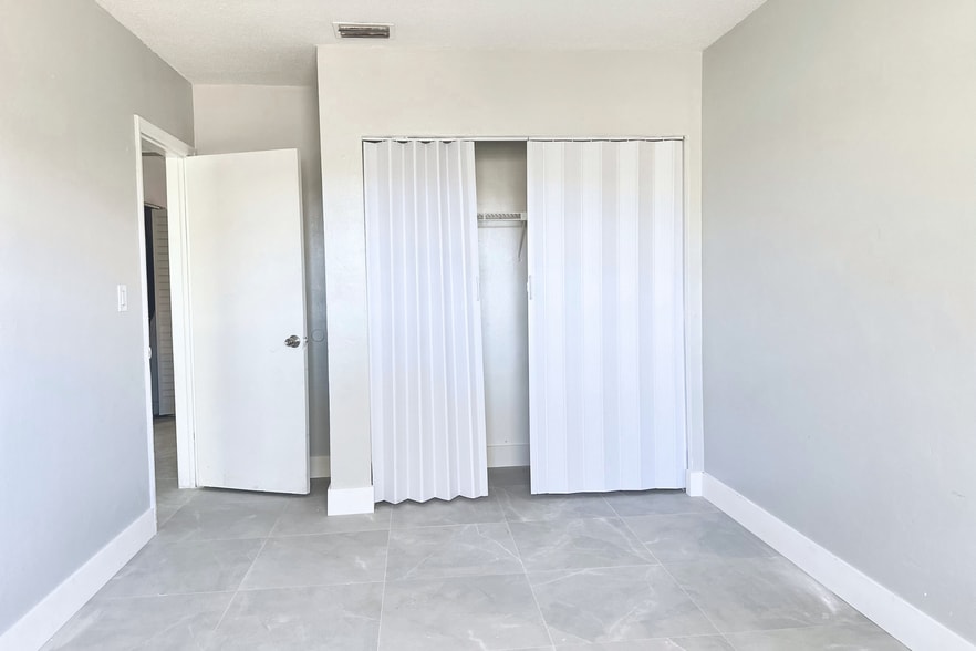 More Photos Of 999 W Prospect Rd, Oakland Park Apartments For Sale