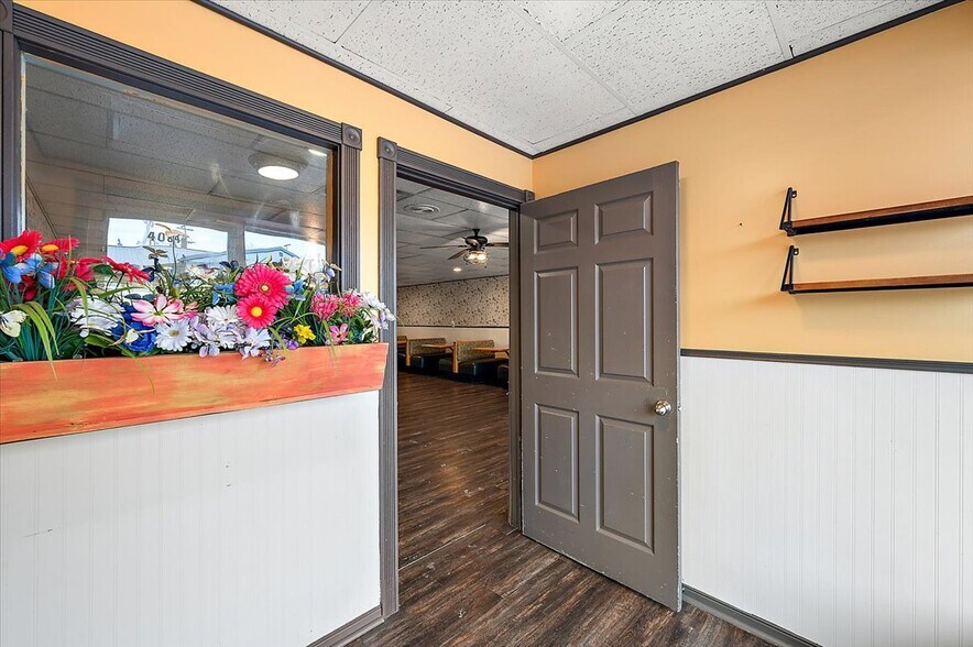 More Photos Of 4084 Huron St, North Branch Restaurant For Sale