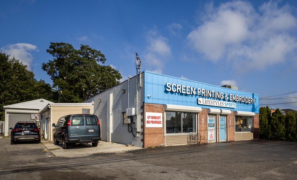 More Photos Of 1709 Newbridge Rd, North Bellmore Manufacturing For Sale