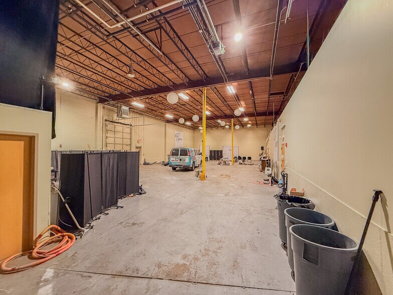 More Photos Of 826 Shannon Dr, Fayetteville Warehouse For Lease