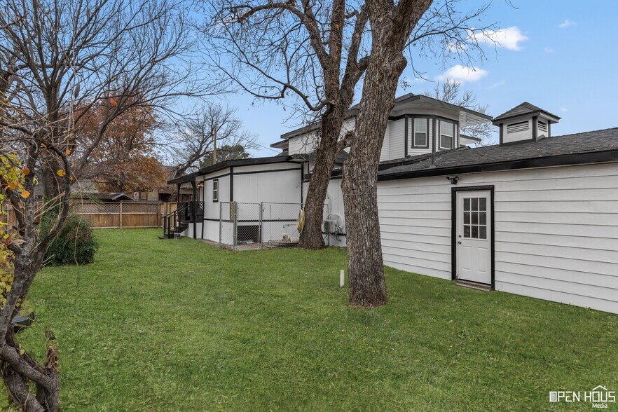 More Photos Of 405 W Gilbert St, Henrietta Hospitality For Sale