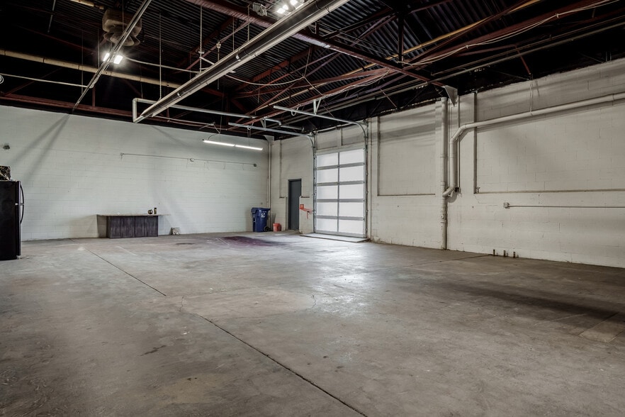More Photos Of 208-210 Kishwaukee St, Rockford Light Distribution For Sale