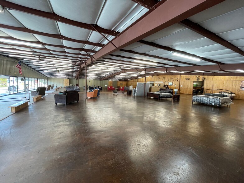 More Photos Of 3046 W Gentry Pky, Tyler Freestanding For Sale