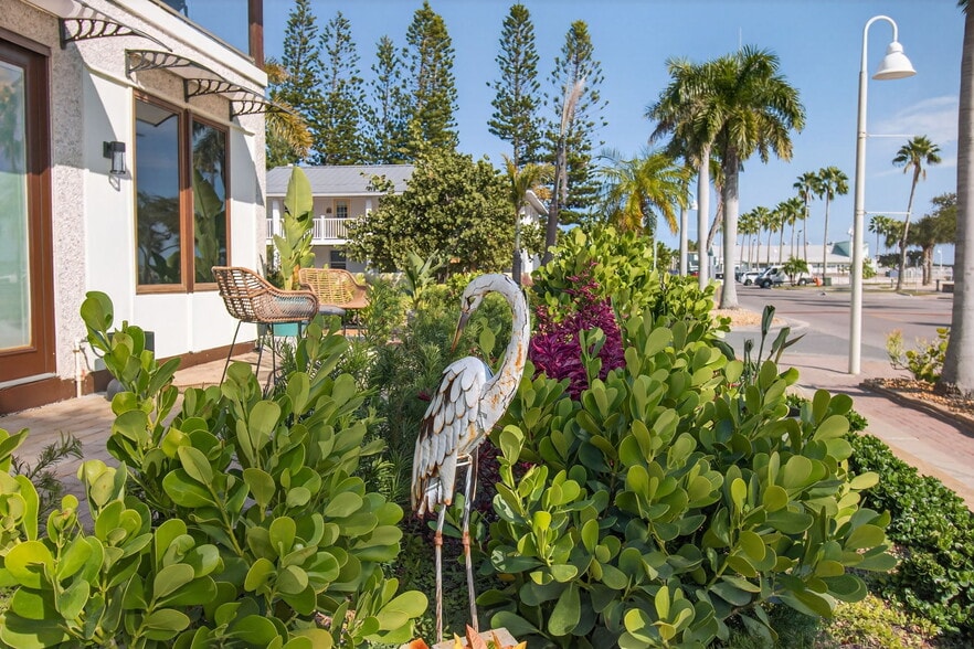 More Photos Of 5657 Shore S blvd, Gulfport Specialty For Sale
