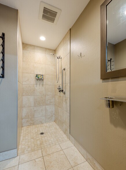 More Photos Of 776 W Baseline Rd, Lafayette Warehouse For Lease