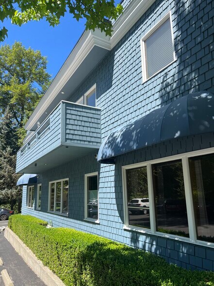 More Photos Of 545 Rainier Blvd N, Issaquah Office For Sale