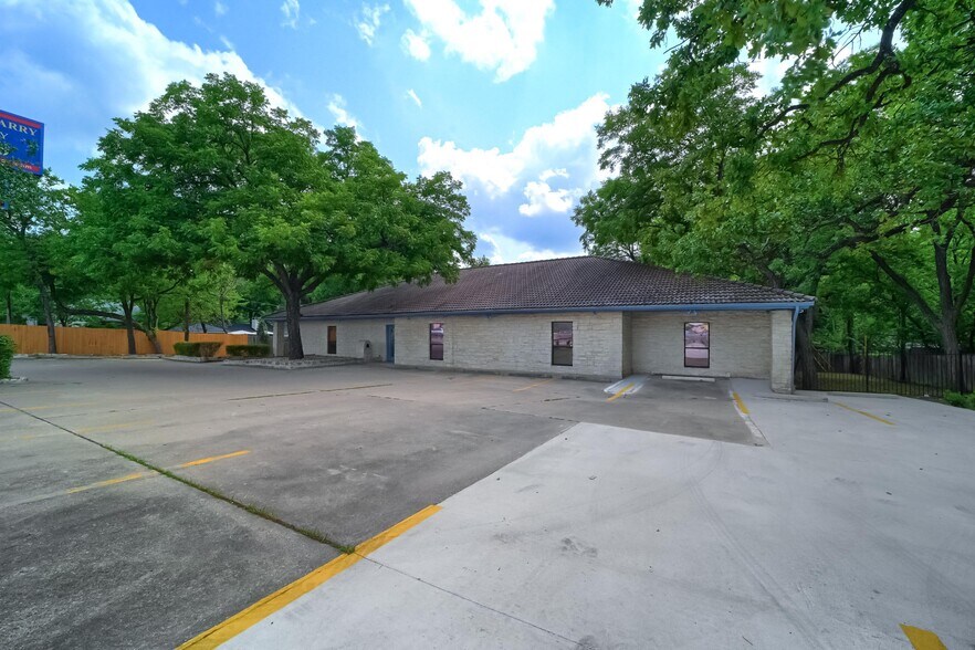 More Photos Of 4507 N Interstate 35, Austin Loft Creative Space For Lease