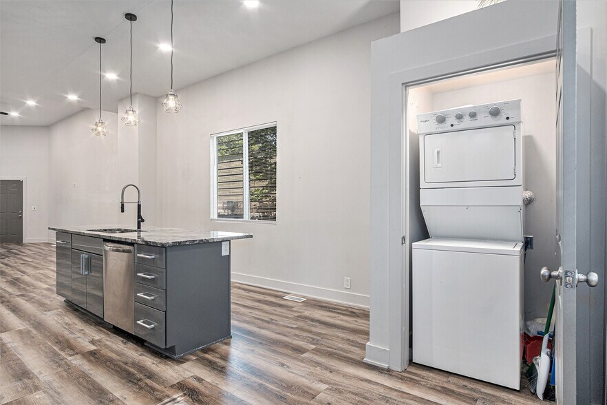 More Photos Of 2601-2603 N 45th St, Omaha Storefront Retail Residential For Sale