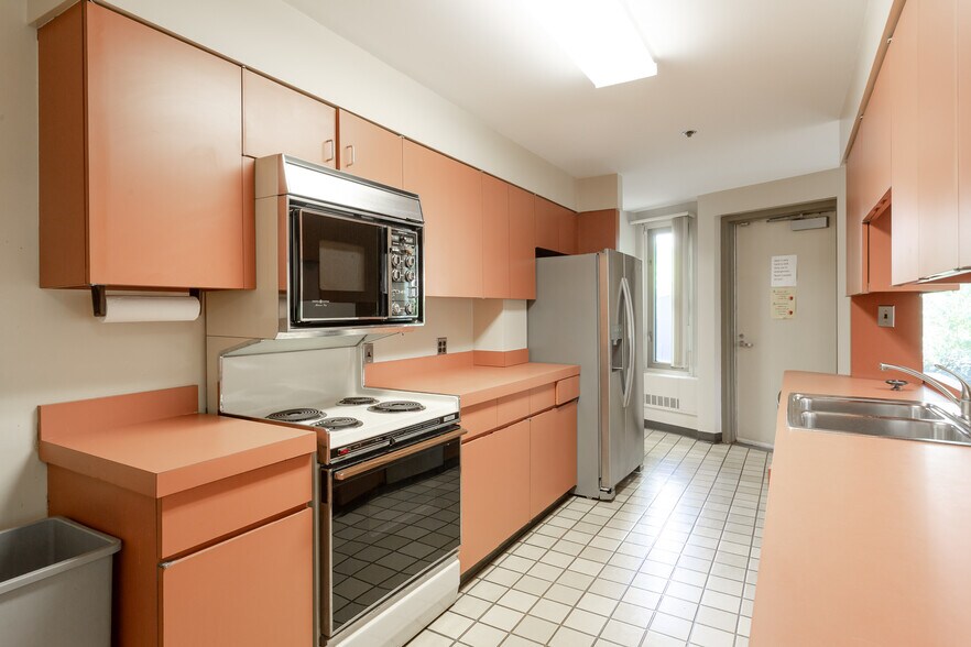 More Photos Of 1910 Association Dr, Reston Office For Lease