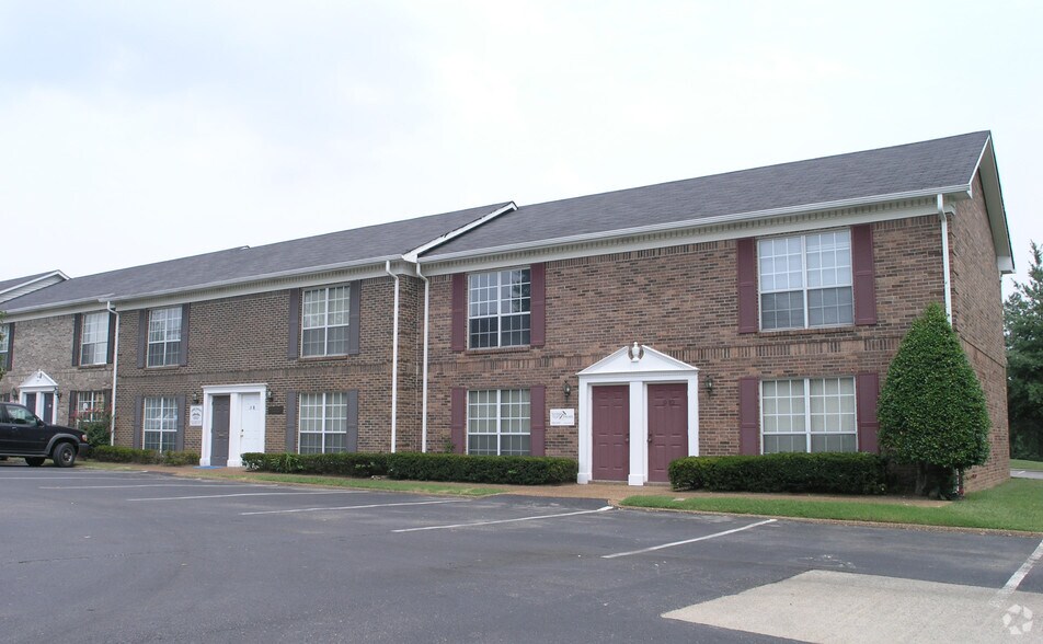 More Photos Of 109 Holiday Ct, Franklin Office For Lease