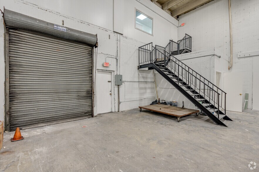 More Photos Of 2100-2112 NW 99th Ave, Miami Warehouse For Lease