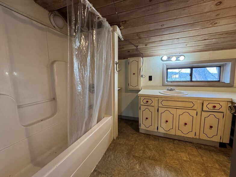 More Photos Of 563 James Monroe Ave, Monroeton Apartments For Sale