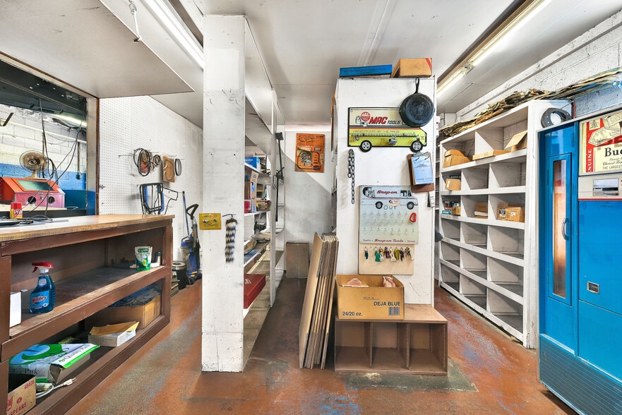 More Photos Of 30 S Latah St, Boise Auto Repair For Sale