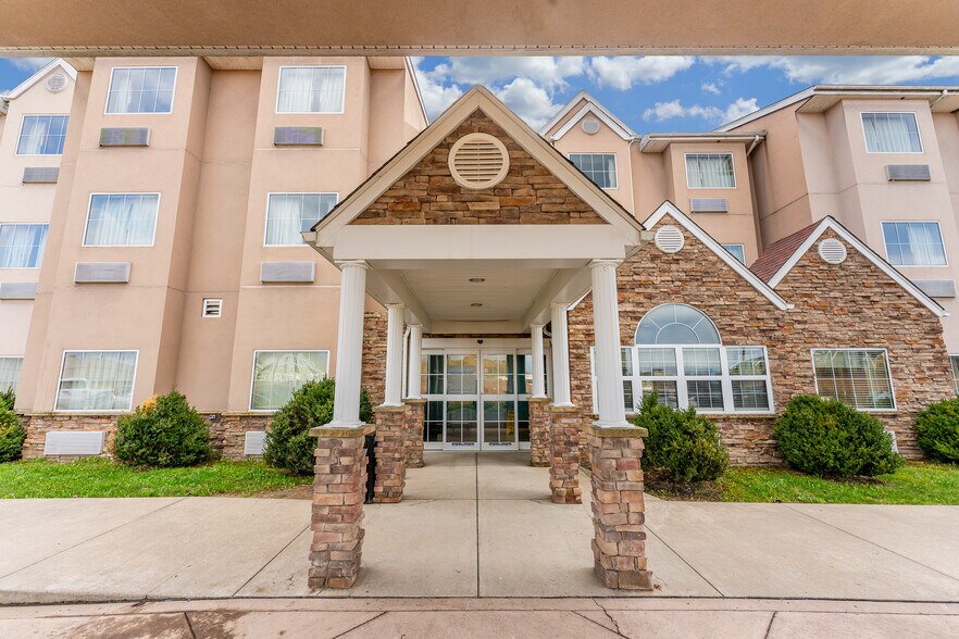 More Photos Of 20 Southland Dr, Fairmont Hotel For Sale