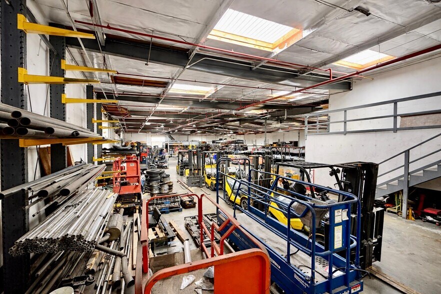 More Photos Of 1005 E Orangethorpe Ave, Anaheim Warehouse For Sale