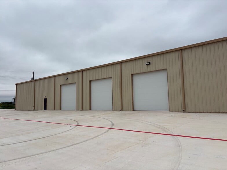 More Photos Of 764 Soechting Rd, New Braunfels Unknown For Lease
