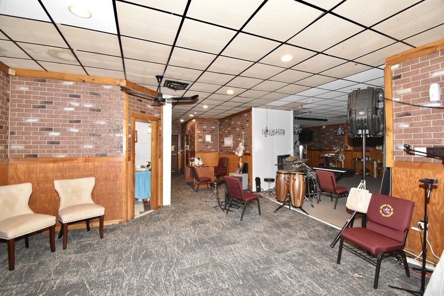 More Photos Of 570-574 Main St, Springfield Apartments For Sale
