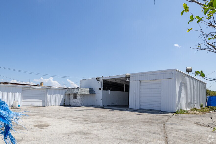 More Photos Of 2090 Powerline Rd, Pompano Beach Warehouse For Sale