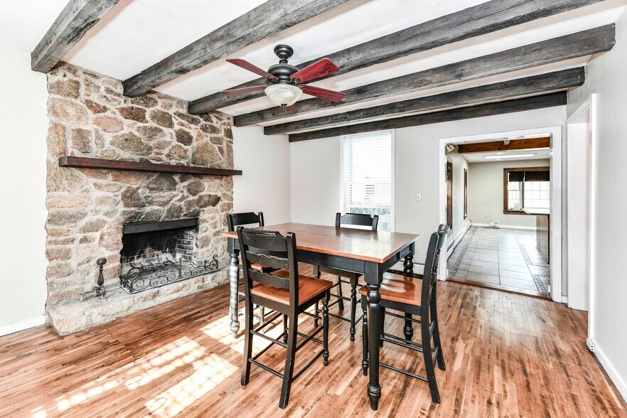 More Photos Of 173 Main St, Stanardsville Flex For Sale