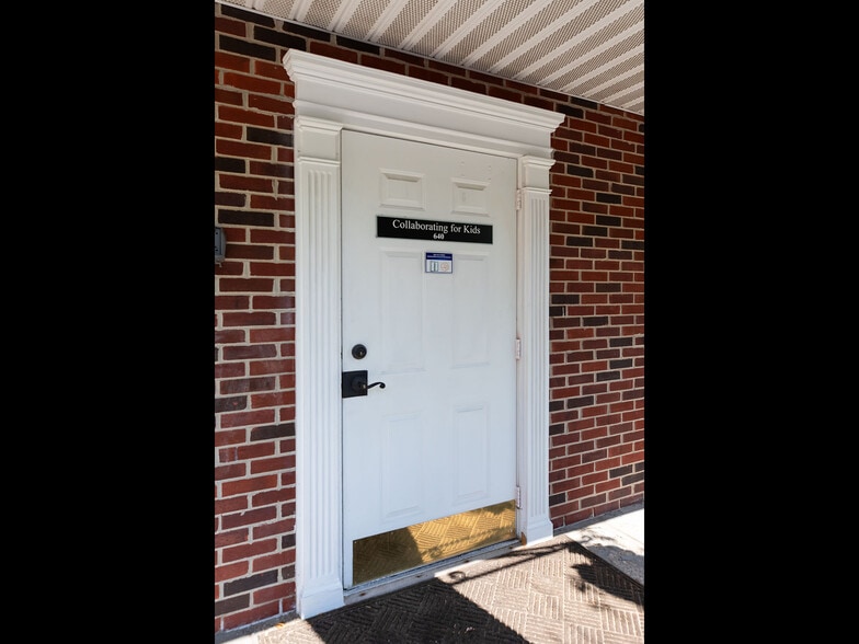 More Photos Of 640 S Walker St, Bloomington Medical For Sale