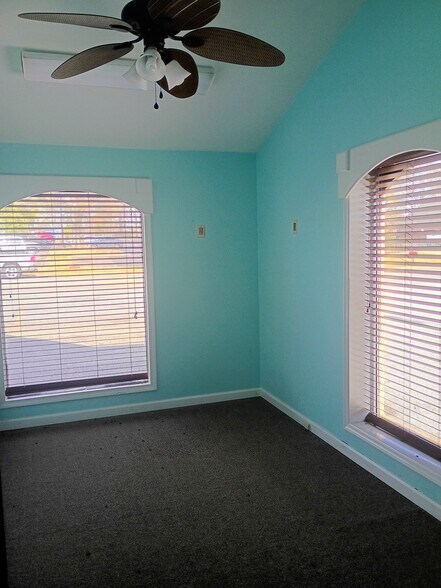 More Photos Of 652 S Broadway St, Forest City Medical For Sale