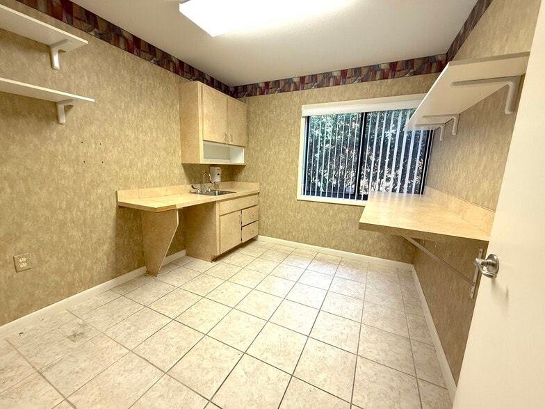 More Photos Of 1109 Bryn Mawr Ave, Lake Wales Medical For Sale