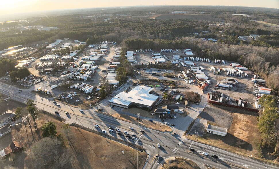 More Photos Of 1931 Rock Chapel Rd, Lithonia Warehouse For Lease