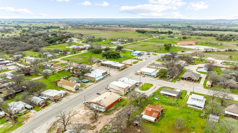More Photos Of 104 S Kickapoo St, Lipan General Retail For Lease