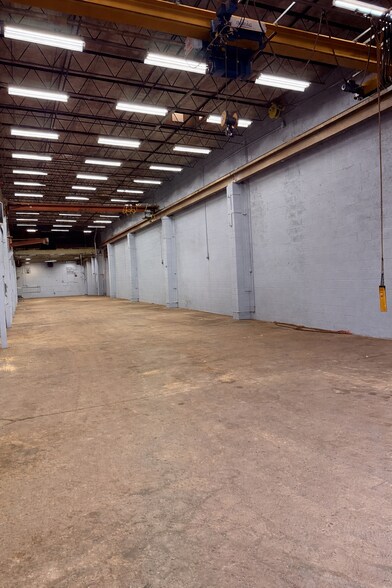 More Photos Of 595 Meadow Ave, Washington Warehouse For Lease