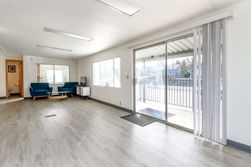 More Photos Of 1710 6th St, Bremerton Office For Sale