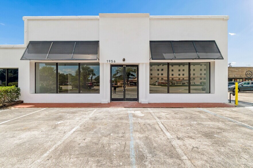 More Photos Of 1956 Kingsley Ave, Orange Park General Retail For Sale