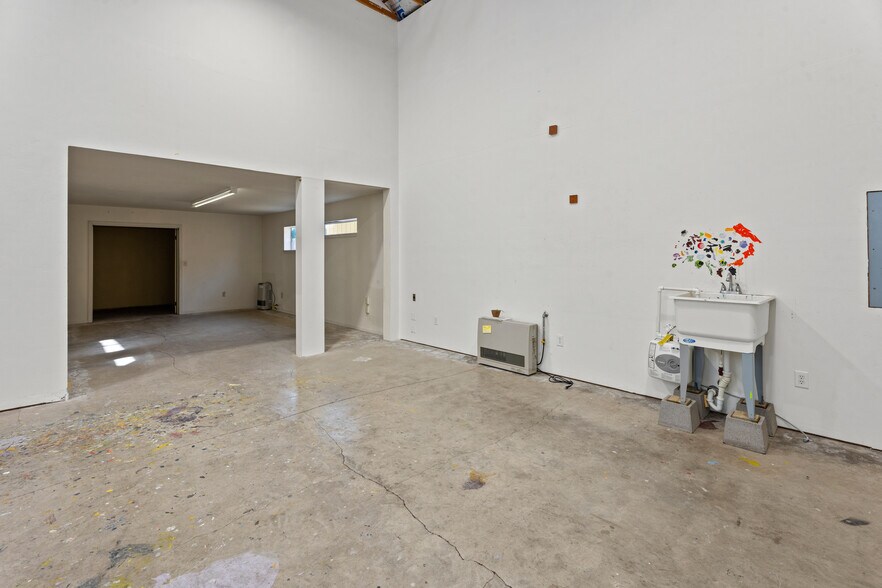 More Photos Of 18651 Old Coast Hwy, Fort Bragg Flex For Sale