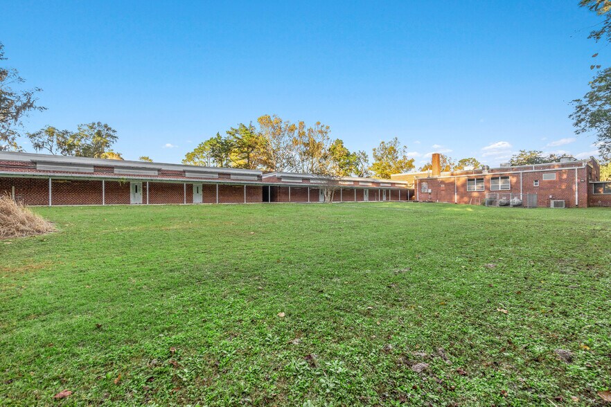 More Photos Of 5710 Wesconnett Blvd, Jacksonville Schools For Sale