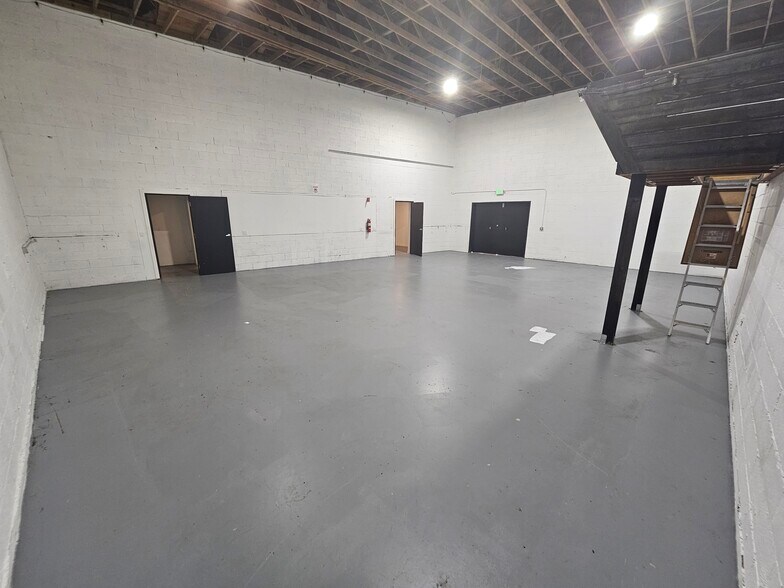 More Photos Of 5833 NE Portland Hwy, Portland Flex For Sale