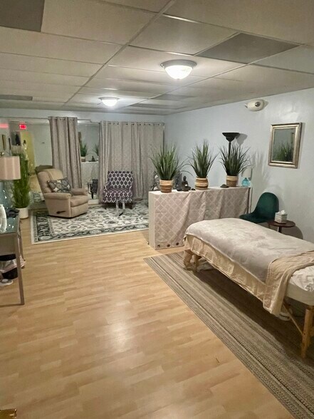 More Photos Of 1404 Starling Dr, Richmond Office For Sale