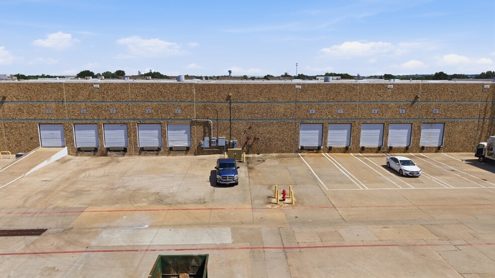 More Photos Of 13755-13775 Benchmark Dr, Farmers Branch Warehouse For Lease
